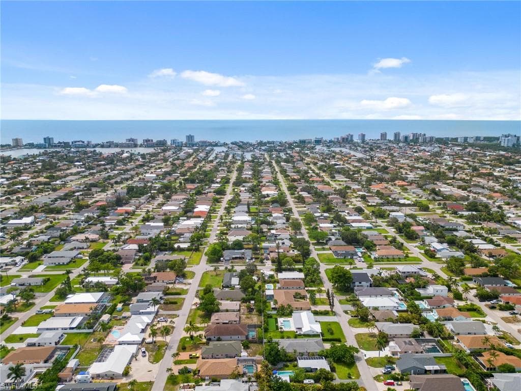 689 101st AVE N NAPLES, FL 34108