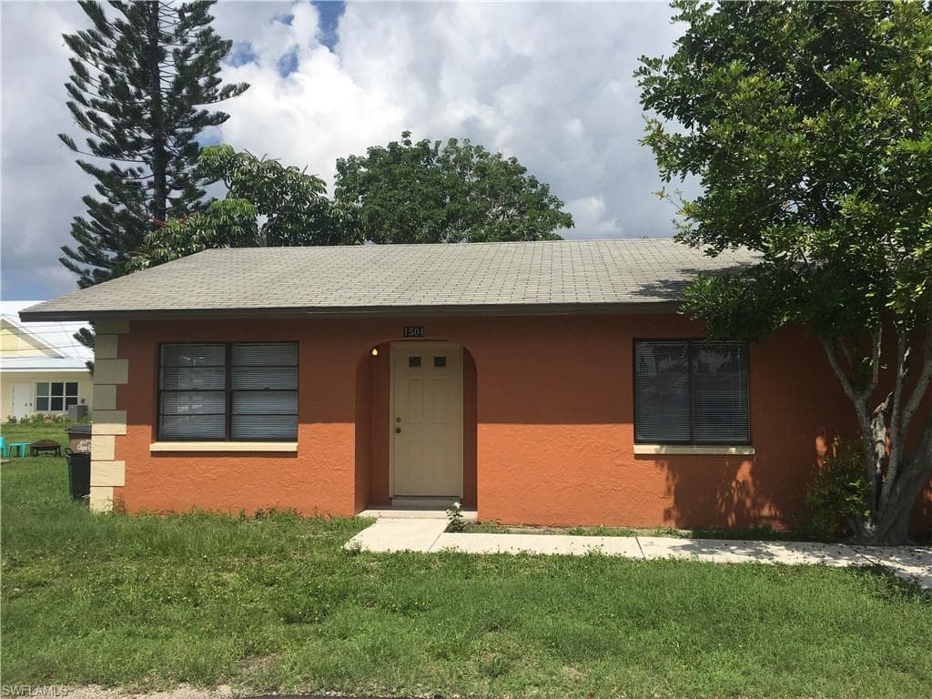 1504 1st PL CAPE CORAL, FL 33990