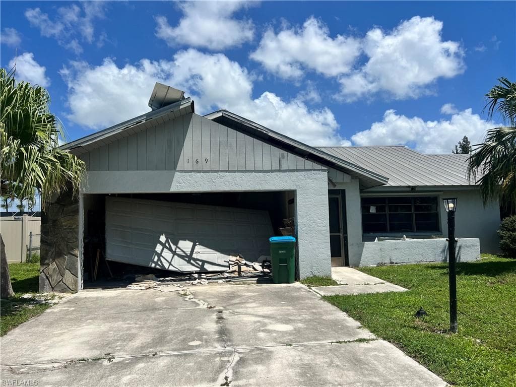 169 SE 22nd ST CAPE CORAL, FL 34104