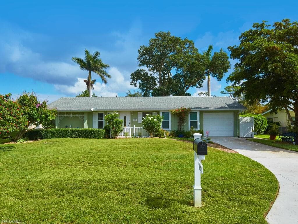 1121 Illinois DR NAPLES, FL 34103
