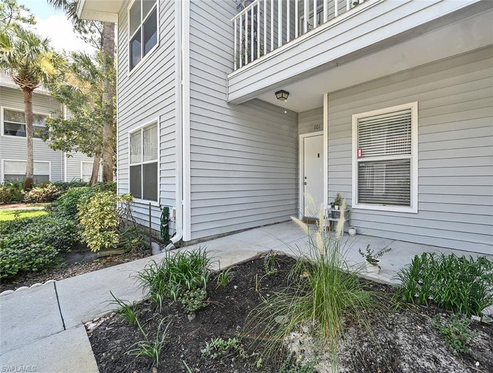 1925 Courtyard WAY F-101 NAPLES, FL 34112