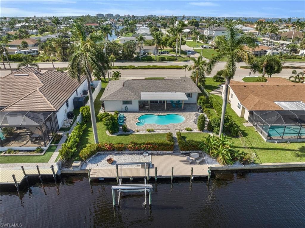 925 Lucerne PKWY CAPE CORAL, FL 33904