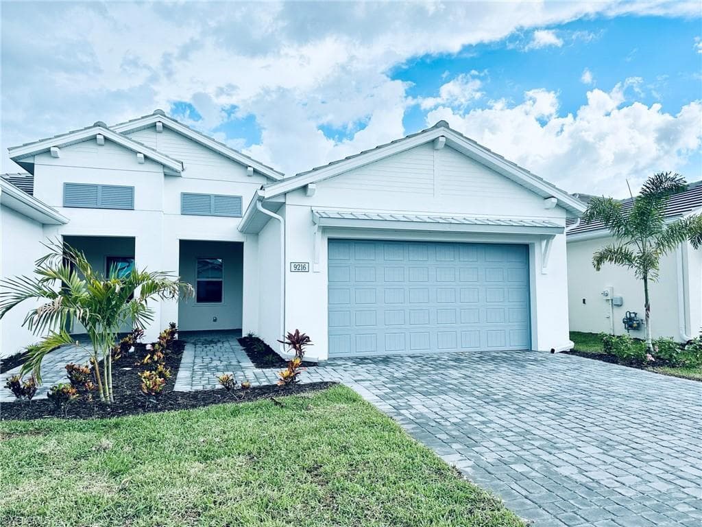 9216 Cayman DR NAPLES, FL 34114