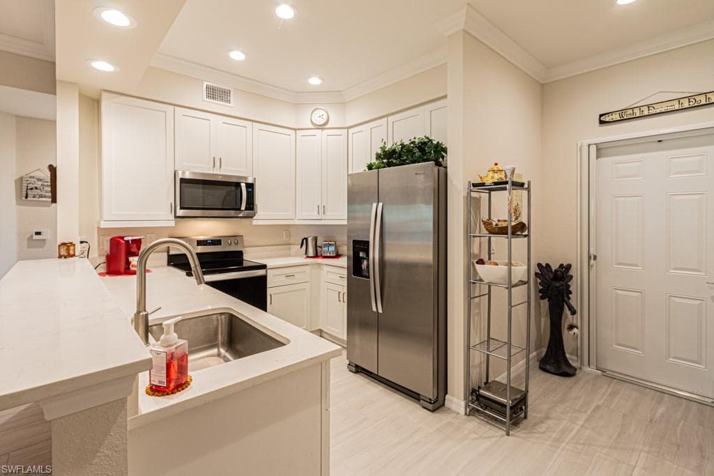 1143 Winding Pines CIR 104 CAPE CORAL, FL 33909