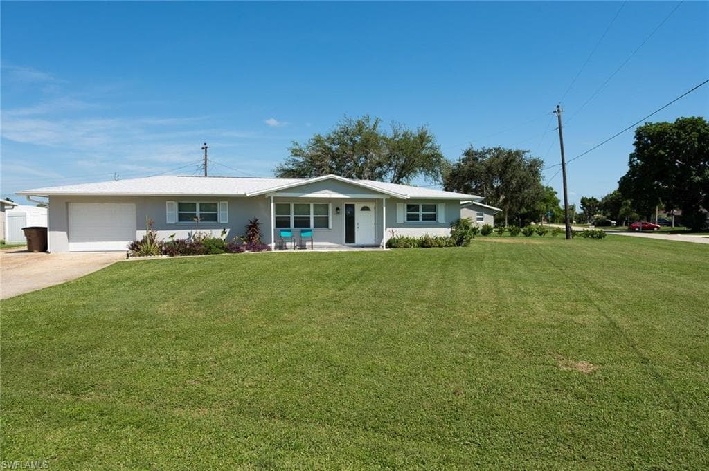 1301 Ellendale CIR LEHIGH ACRES, FL 33936