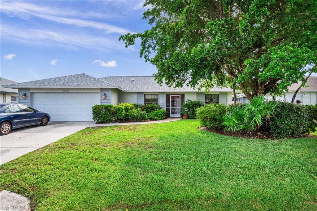 1506 Forest Lakes BLVD NAPLES, FL 34105