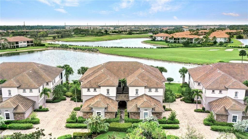 8751 Coastline CT 101 NAPLES, FL 34120