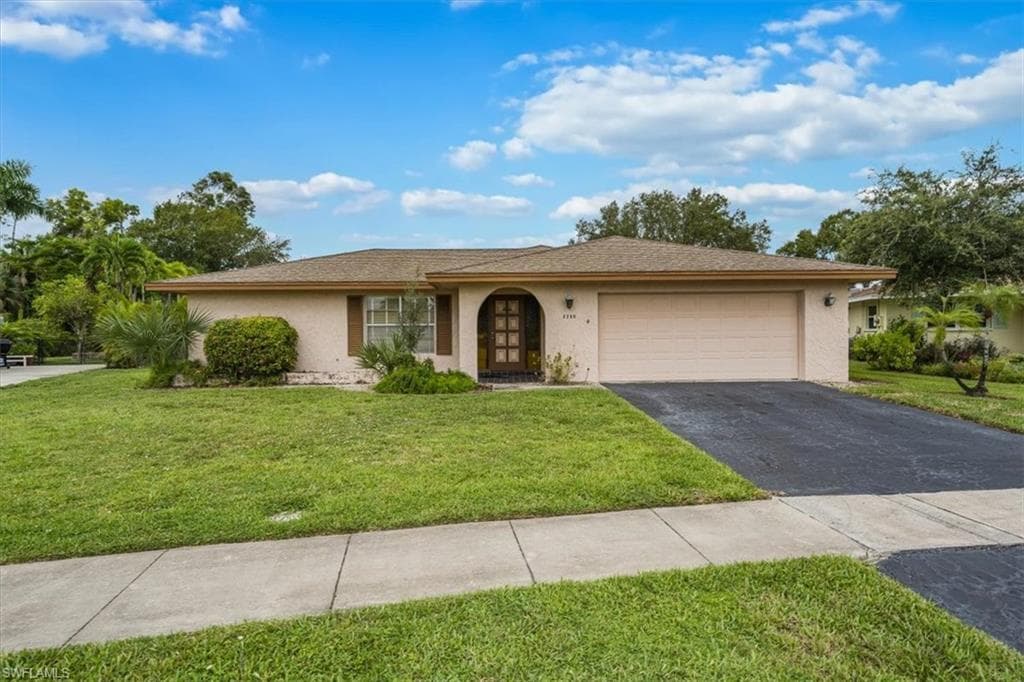 2200 Poinciana DR NAPLES, FL 34105