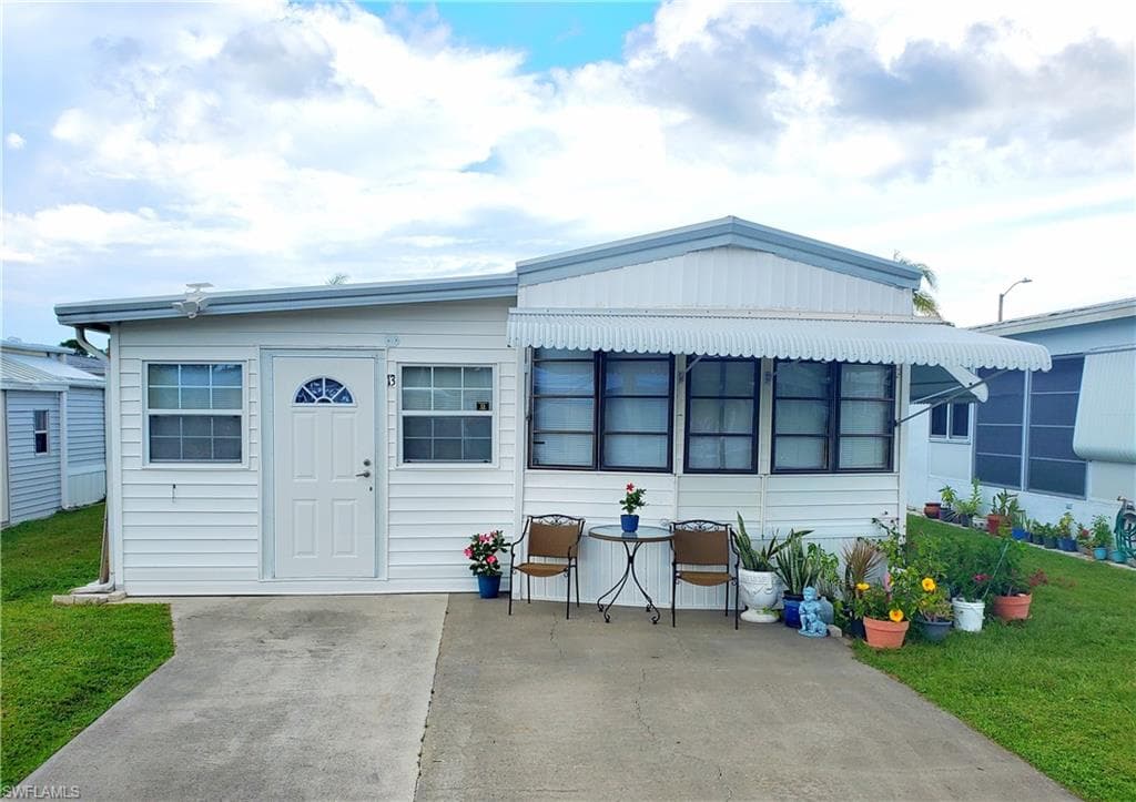 13 Fountain View BLVD NORTH FORT MYERS, FL 33903