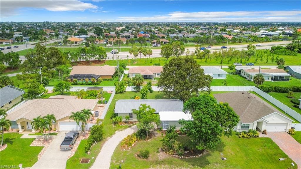 917 SE 25th LN CAPE CORAL, FL 33904
