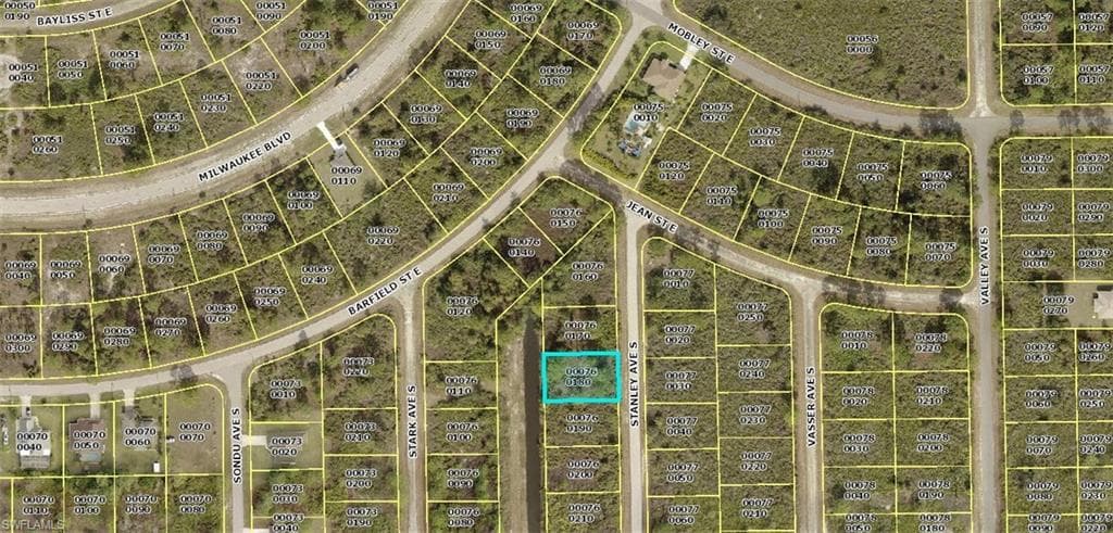 642 Stanley AVE LEHIGH ACRES, FL 33974