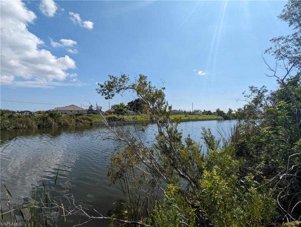 202 NE 20th ST CAPE CORAL, FL 33909