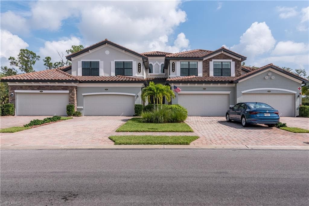 9468 Casoria CT 201 NAPLES, FL 34113