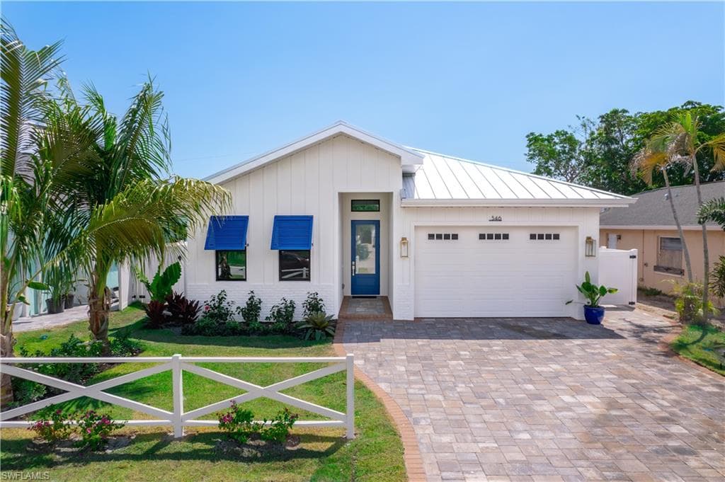 546 104th AVE N NAPLES, FL 34108