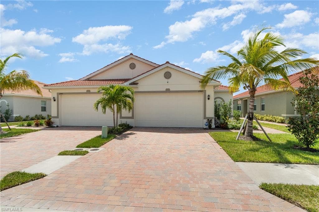 2989 Royal Gardens AVE FORT MYERS, FL 33916