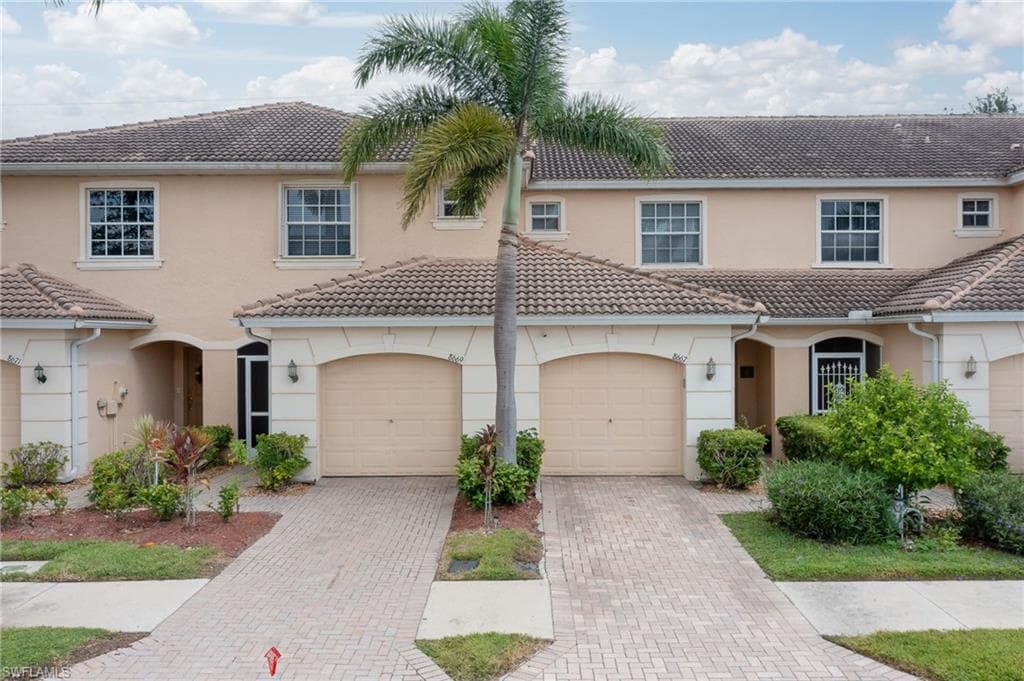 8669 Athena CT LEHIGH ACRES, FL 33971