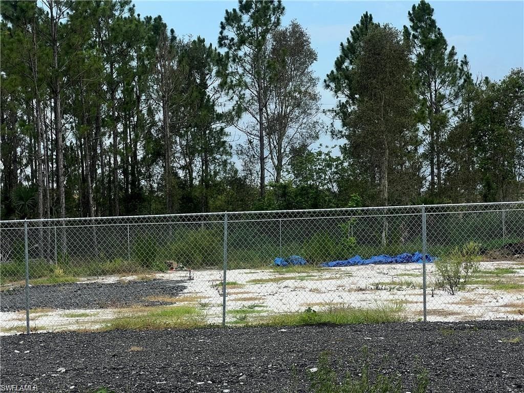 920-922 Ainsworth ST W LEHIGH ACRES, FL 33974