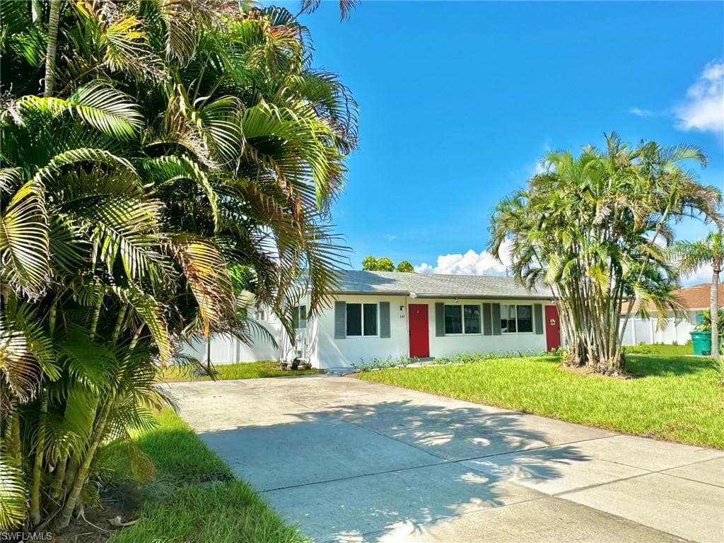 641 93rd AVE N NAPLES, FL 34108
