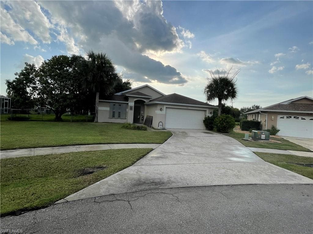 1535 Graduate CT LEHIGH ACRES, FL 33971