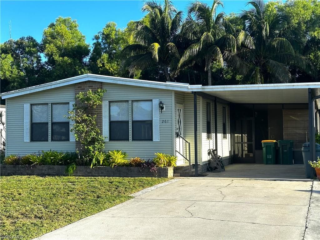 261 Ocean Reef LN 118 NAPLES, FL 34114