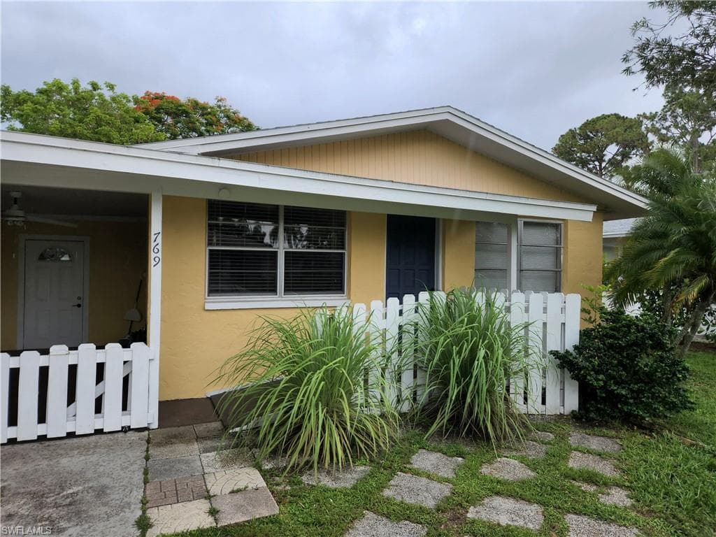 769 95th AVE N NAPLES, FL 34108