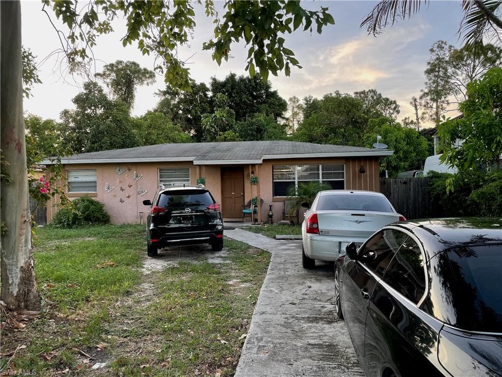 5477 Martin ST NAPLES, FL 34113