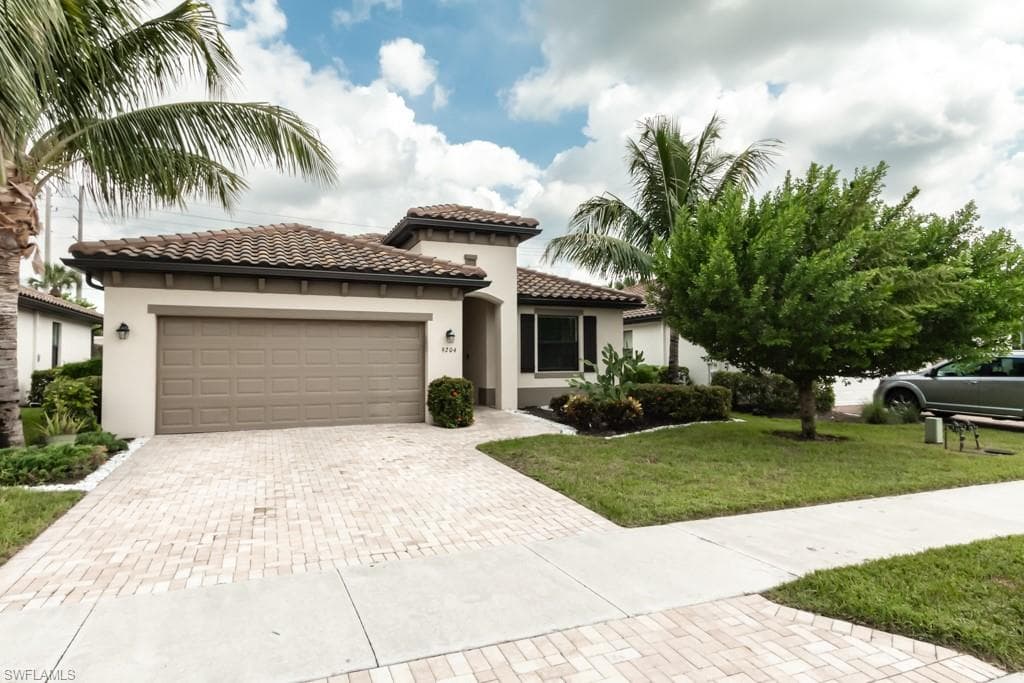 9204 Woodhurst DR NAPLES, FL 34120