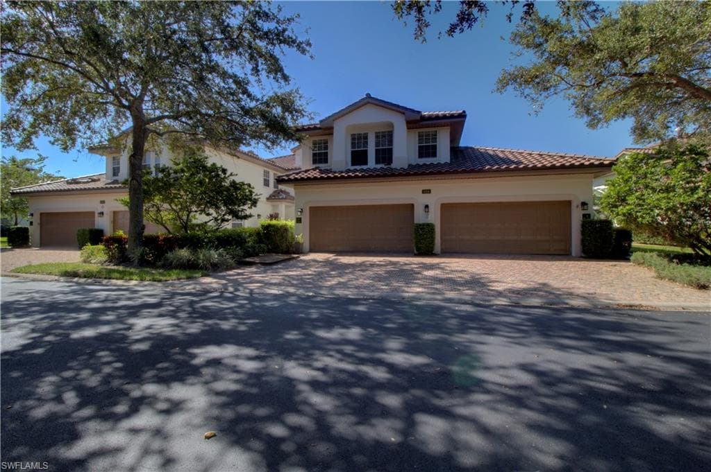 8204 Saratoga DR 302 NAPLES, FL 34113