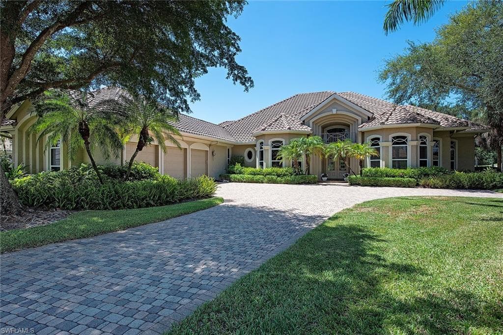 1719 Persimmon DR NAPLES, FL 34109