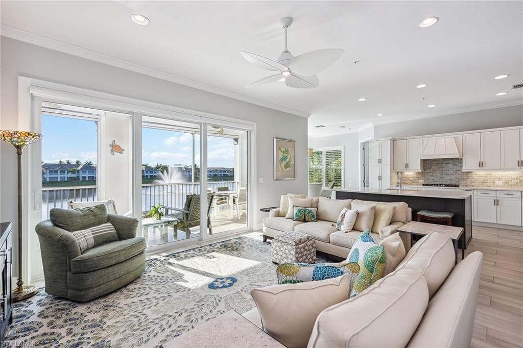 8022 Signature Club CIR 4-202 NAPLES, FL 34113