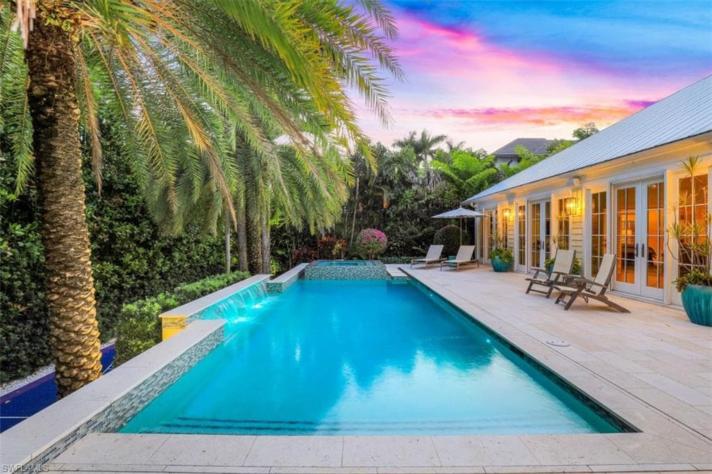 154 4th AVE N NAPLES, FL 34102