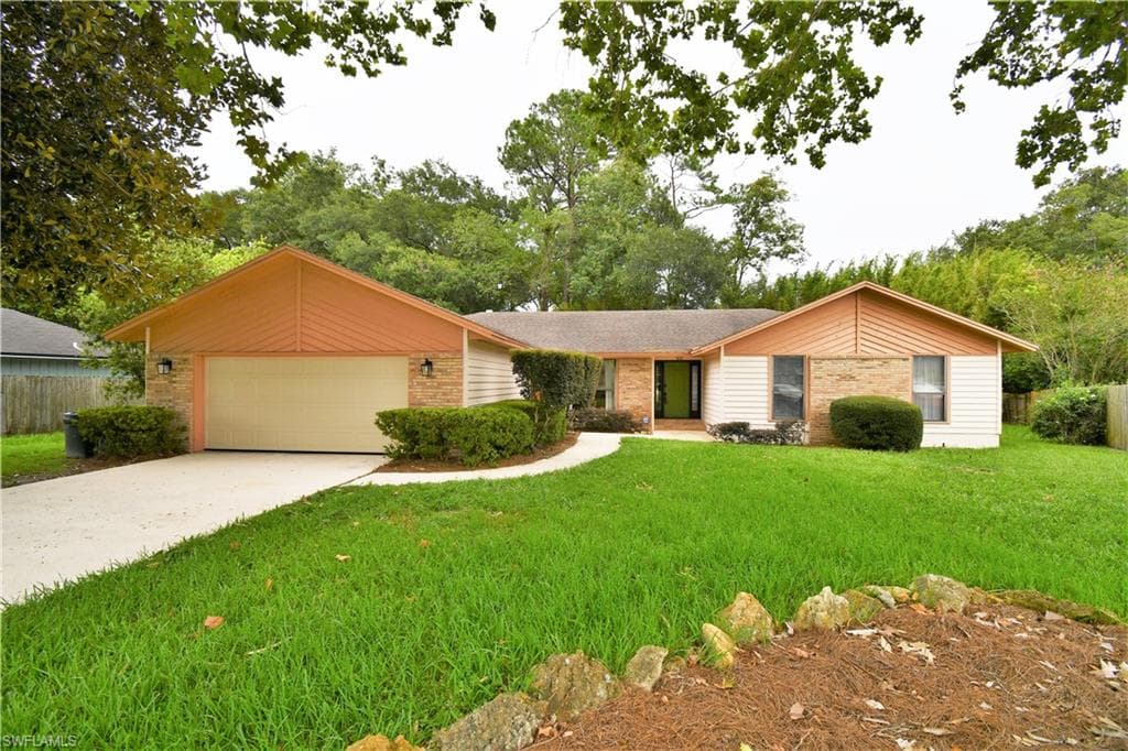 2215 Saye DR E JACKSONVILLE, FL 32225