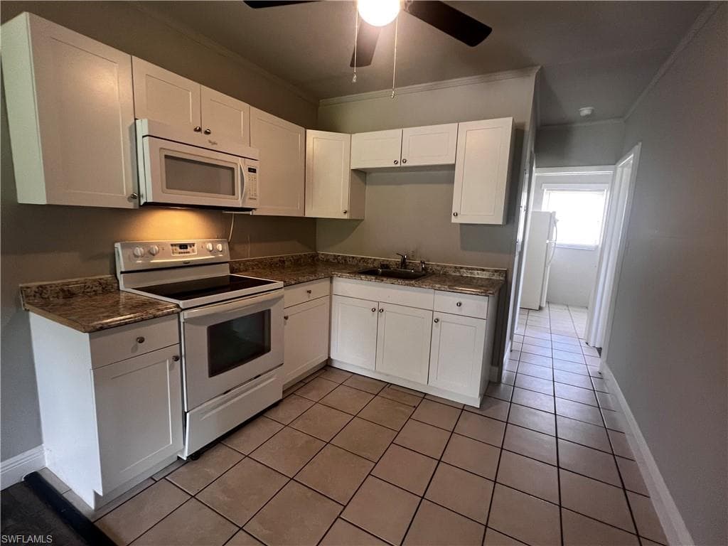 2971 Dunbar AVE B FORT MYERS, FL 33916