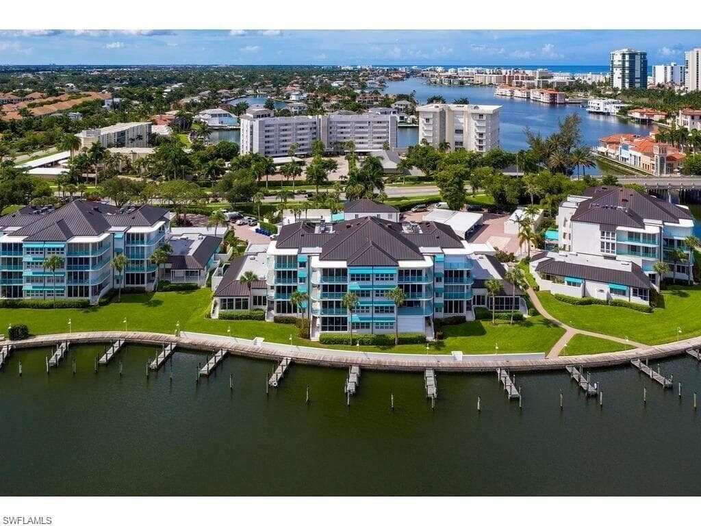 255 Park Shore DR 3-312 NAPLES, FL 34103