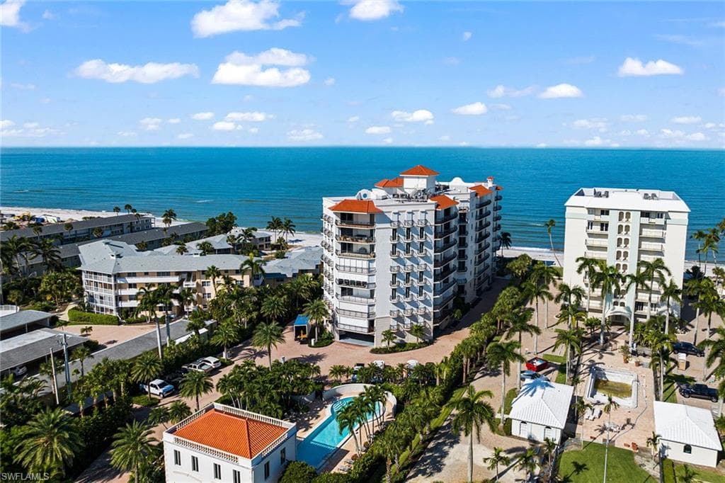 1221 Gulf Shore BLVD N 903 NAPLES, FL 34102