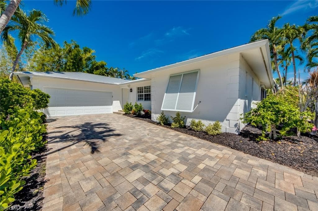 1605 Bunting LN SANIBEL, FL 33957