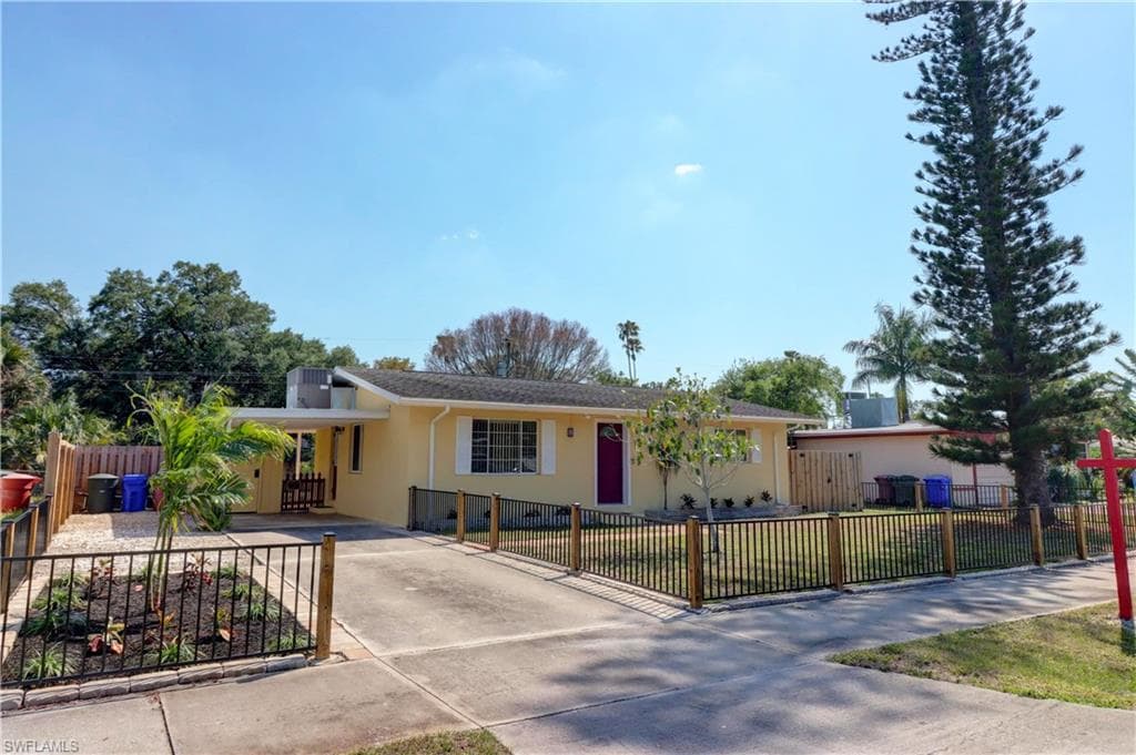 1644 Oakley AVE FORT MYERS, FL 33901