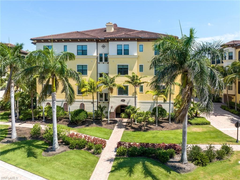 2751 TIBURON BLVD 102 NAPLES, FL 34109