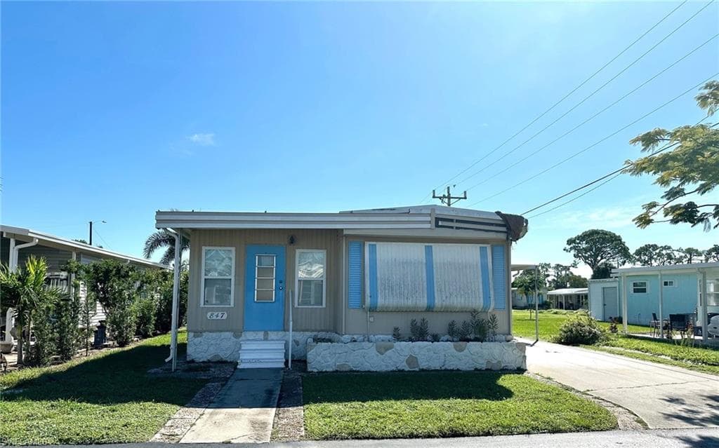847 Winterest DR NORTH FORT MYERS, FL 33917