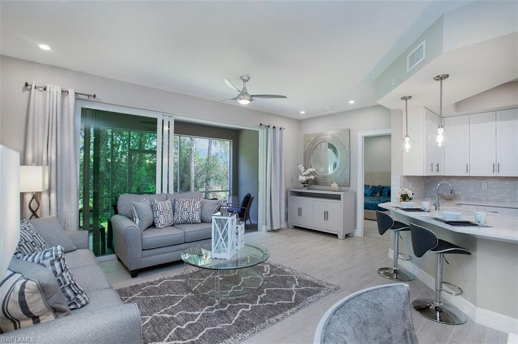 250 Indies DR E 102 NAPLES, FL 34114
