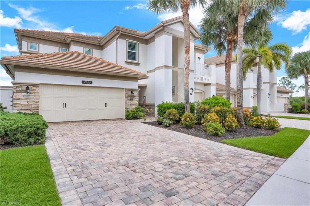 9220 Quartz LN 7-101 NAPLES, FL 34120