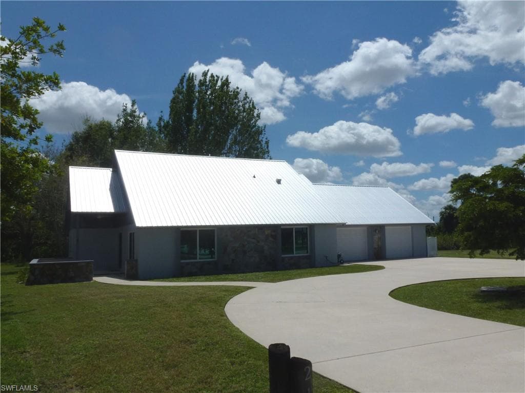 216 E Mariana AVE NORTH FORT MYERS, FL 33917