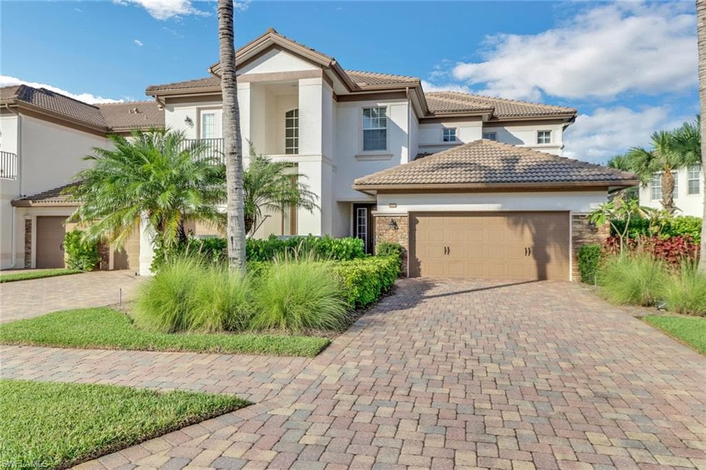 8036 Players Cove DR 3-102 NAPLES, FL 34113