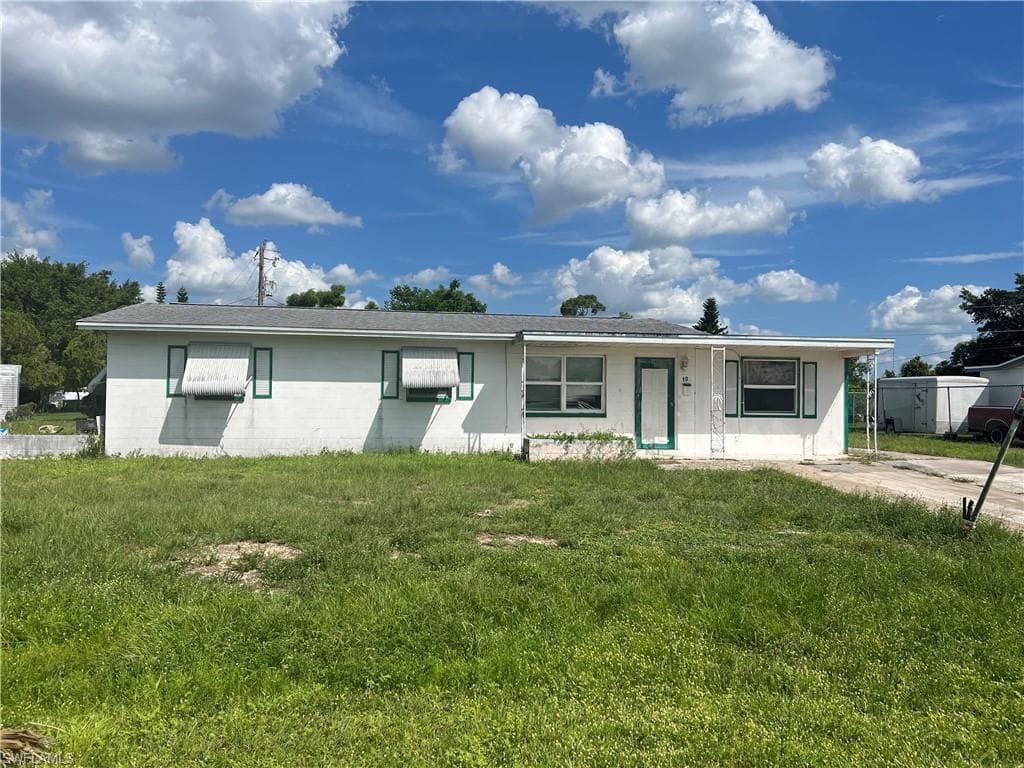 10 Alcala AVE LEHIGH ACRES, FL 33936