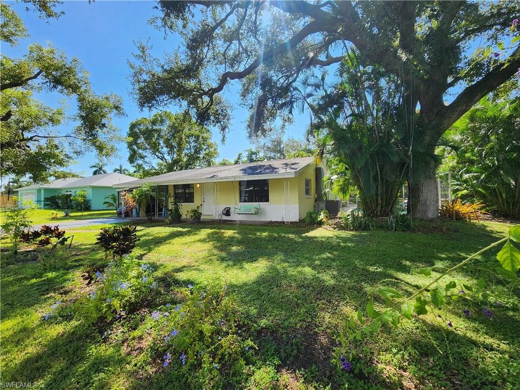2926 Holly RD FORT MYERS, FL 33901