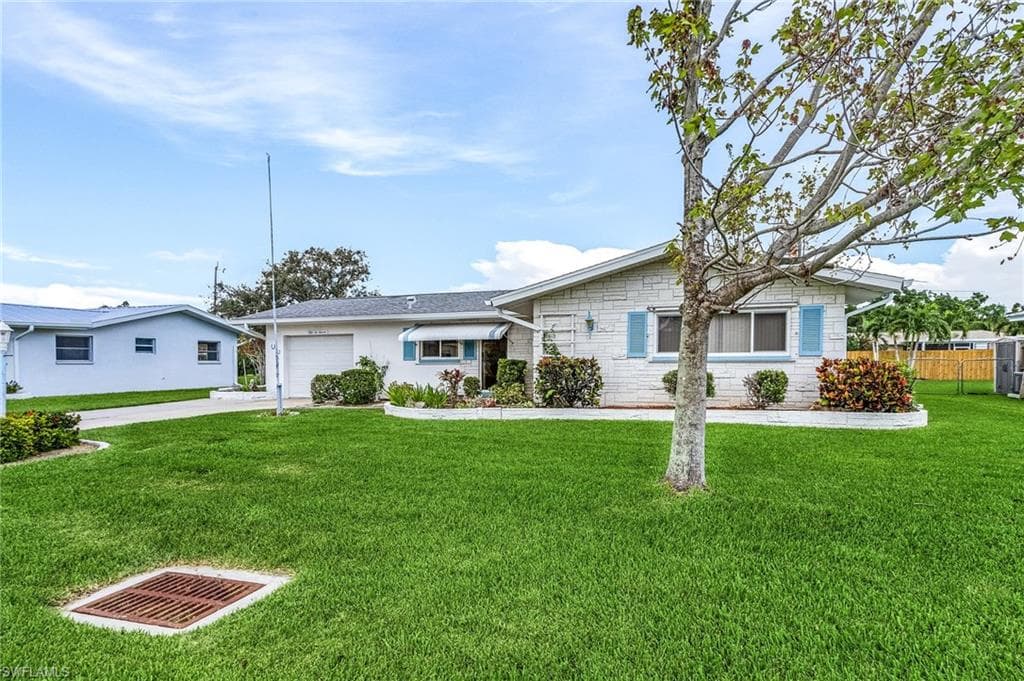 5211 Rutland CT CAPE CORAL, FL 33904