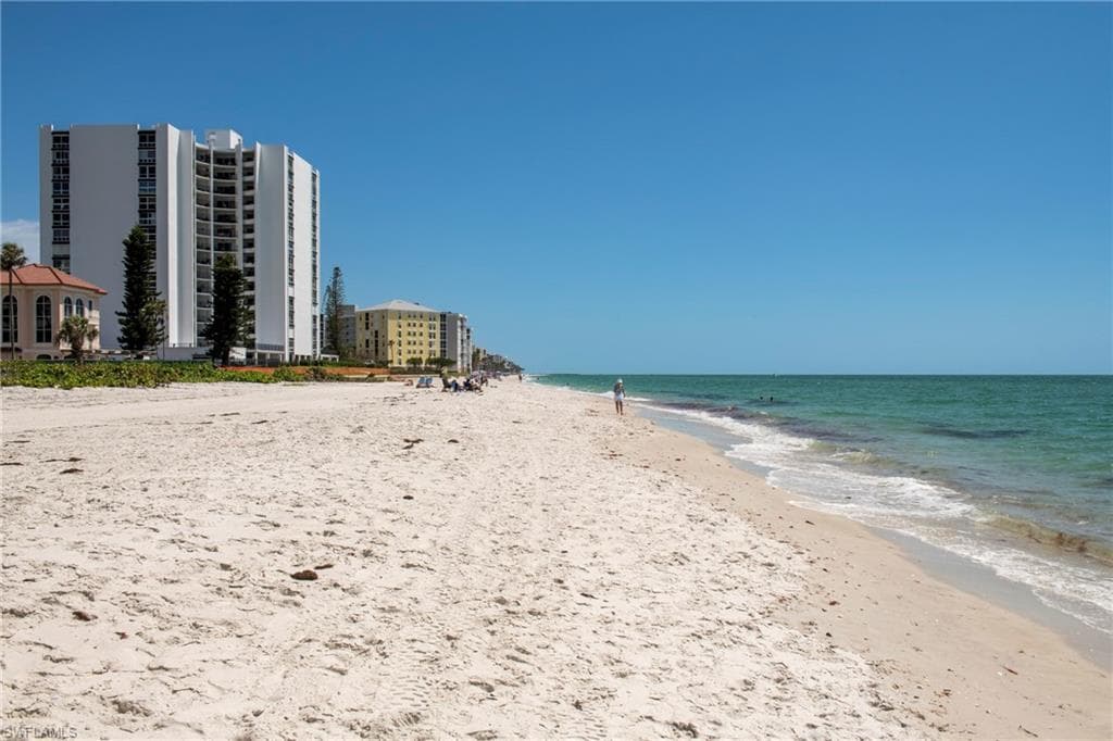 3951 Gulf Shore BLVD N 1005 NAPLES, FL 34103