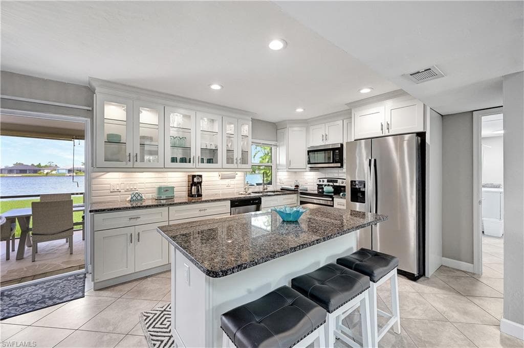 1210 4th CT CAPE CORAL, FL 33991