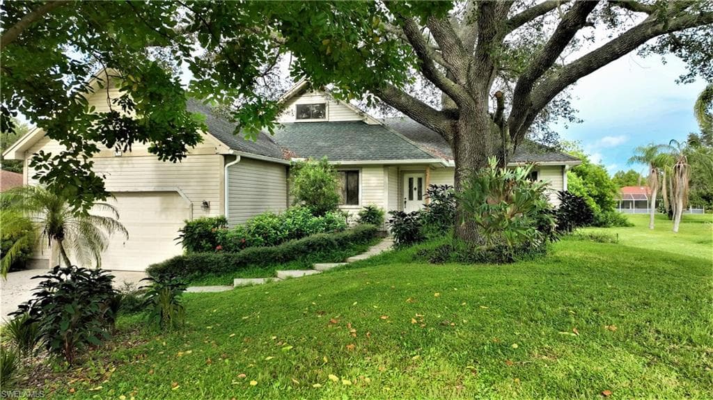 419 Lake AVE LEHIGH ACRES, FL 33972