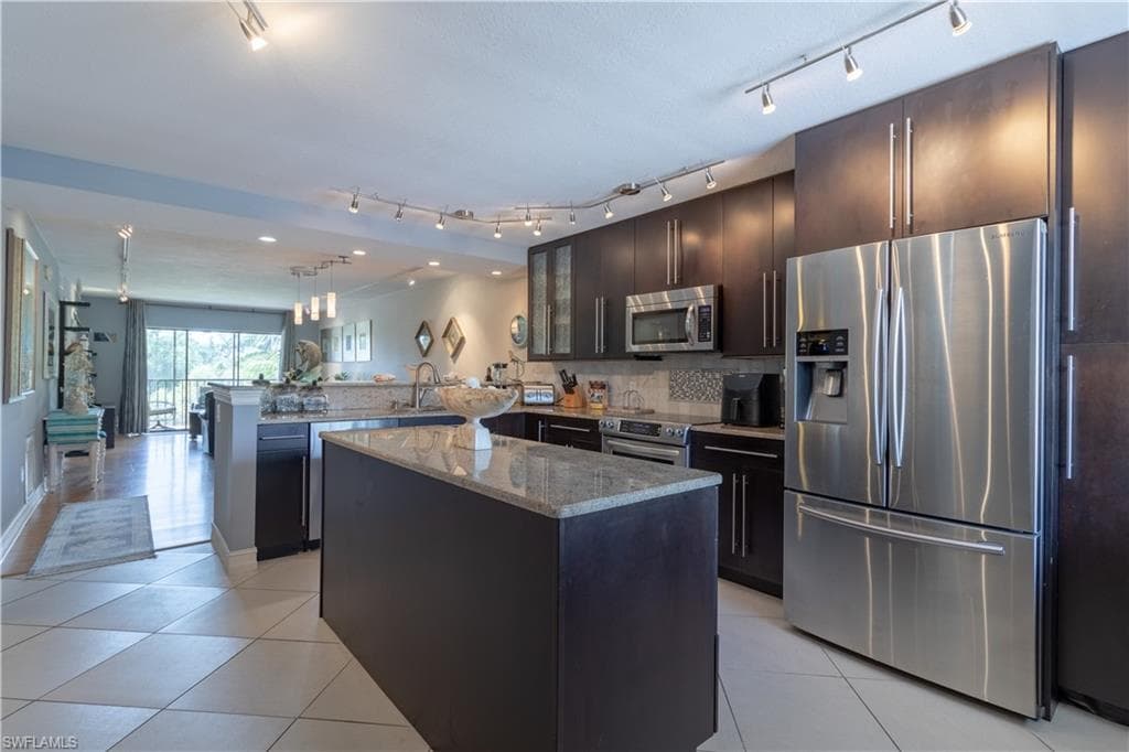 5535 Rattlesnake Hammock RD 205 NAPLES, FL 34113